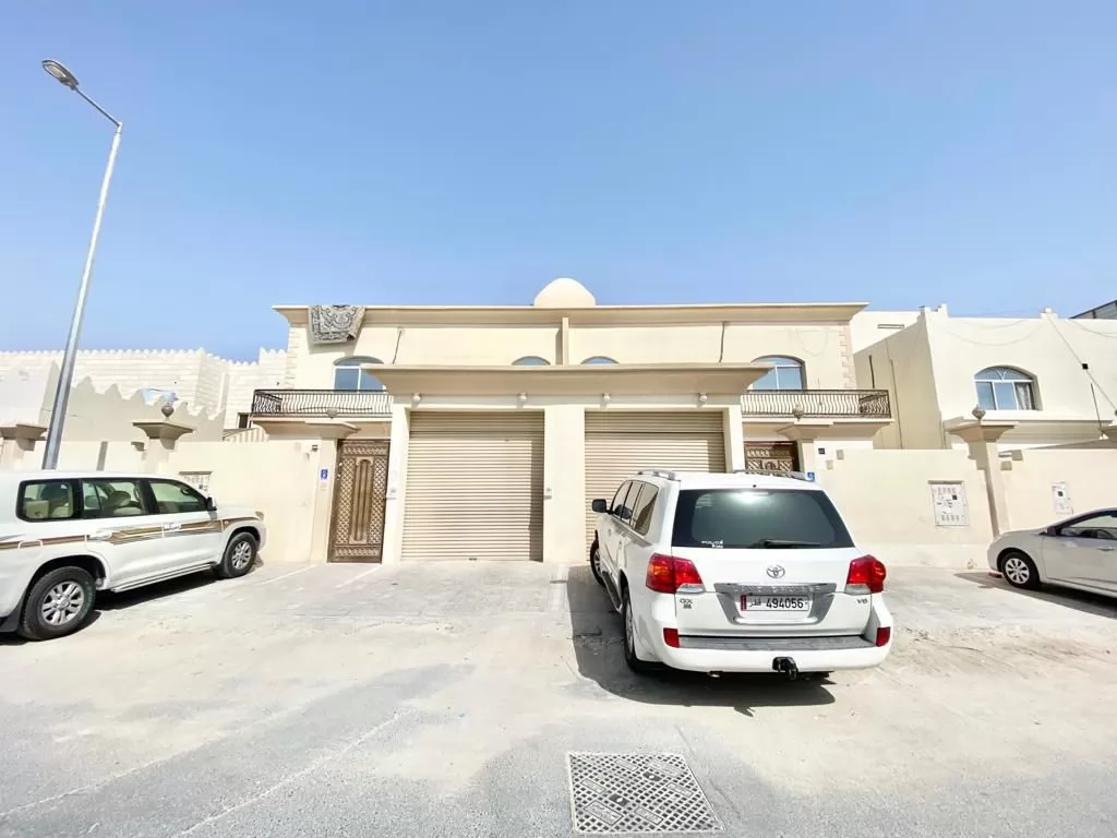 Жилой Готовая недвижимость 1 спальня Н/Ф Квартира  в аренду в Аль-Садд , Доха #12758 - 1  image 